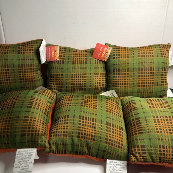 6x plaid pillows 10”x10”, value $48 - Picture 2 of 12